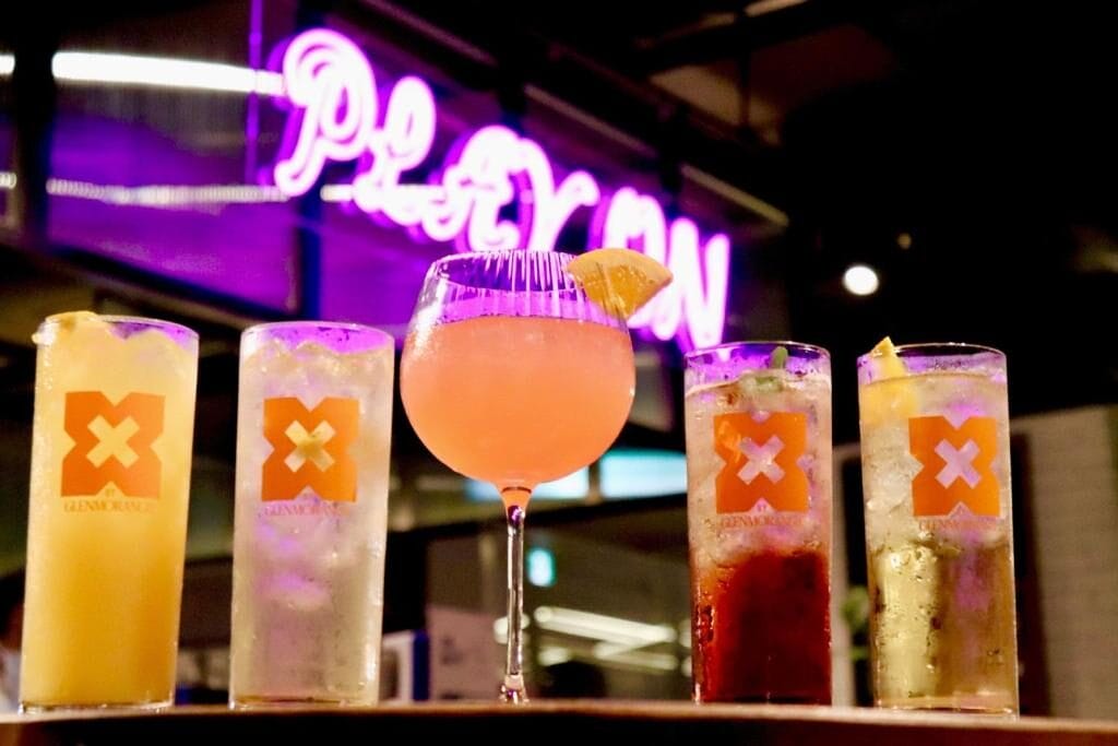 Moxy Bar